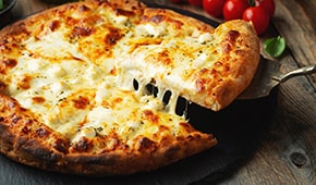 四種のチーズピザ
